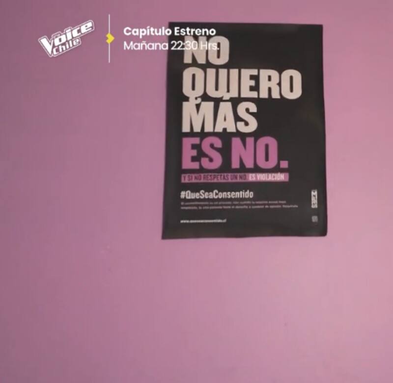 Tiene un espacio especial para afiches feministas / CHV