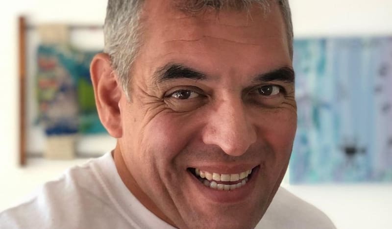 es un destacado periodista y locutor chileno.