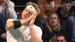 VIDEO | ¡Lluvia de pifias! Le ganó a un tenista francés en París y mandó a dormir al público local