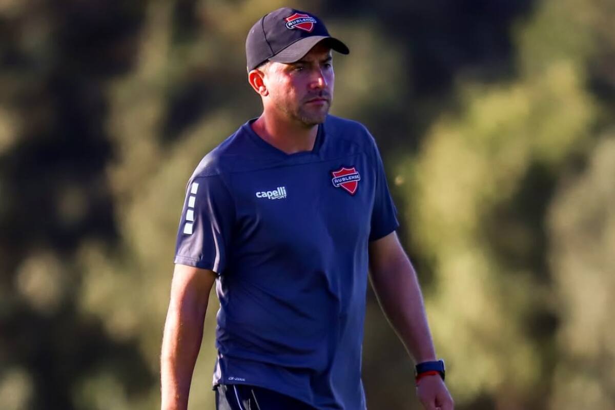 El DT en su primera práctica al mando de Ñublense.