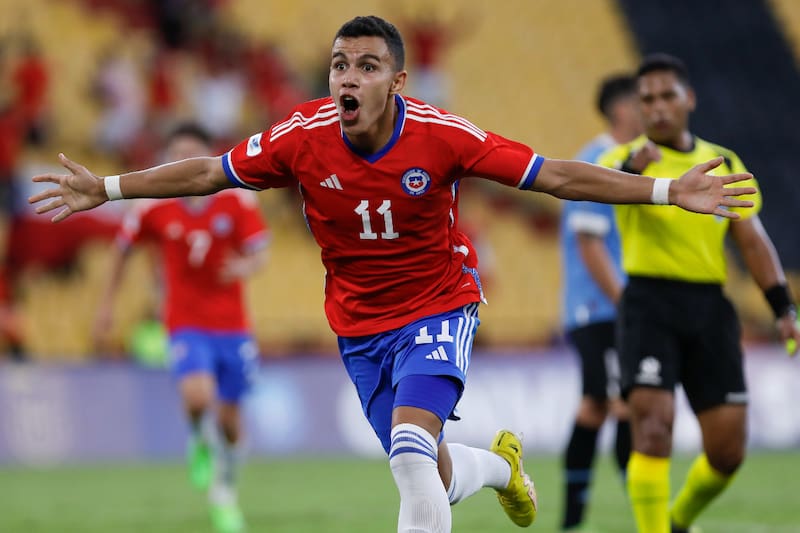 Alejandro Hales, clave en La roja al marcarle un gol a Uruguay. Foto: Prensa Conmebol.