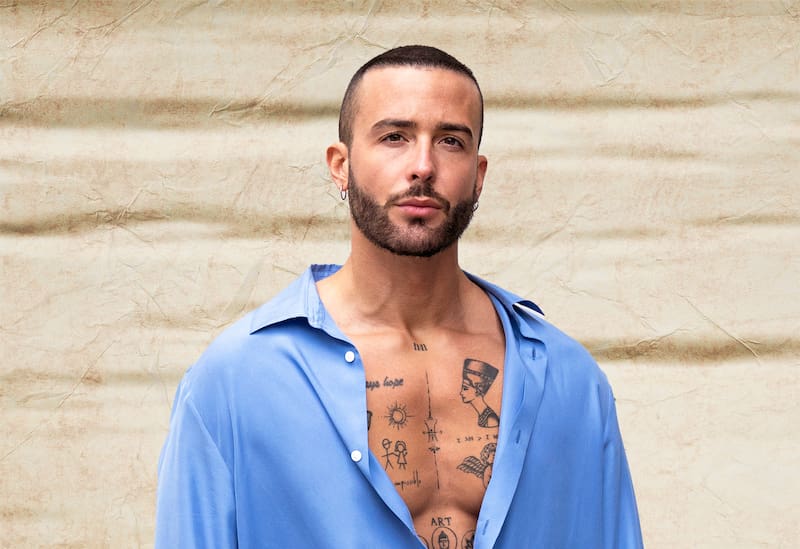 es un modelo español de 30 años de edad.