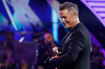 Rompió el silencio: Alejandro Sanz respondió a fanática que lo denunció por manipulación