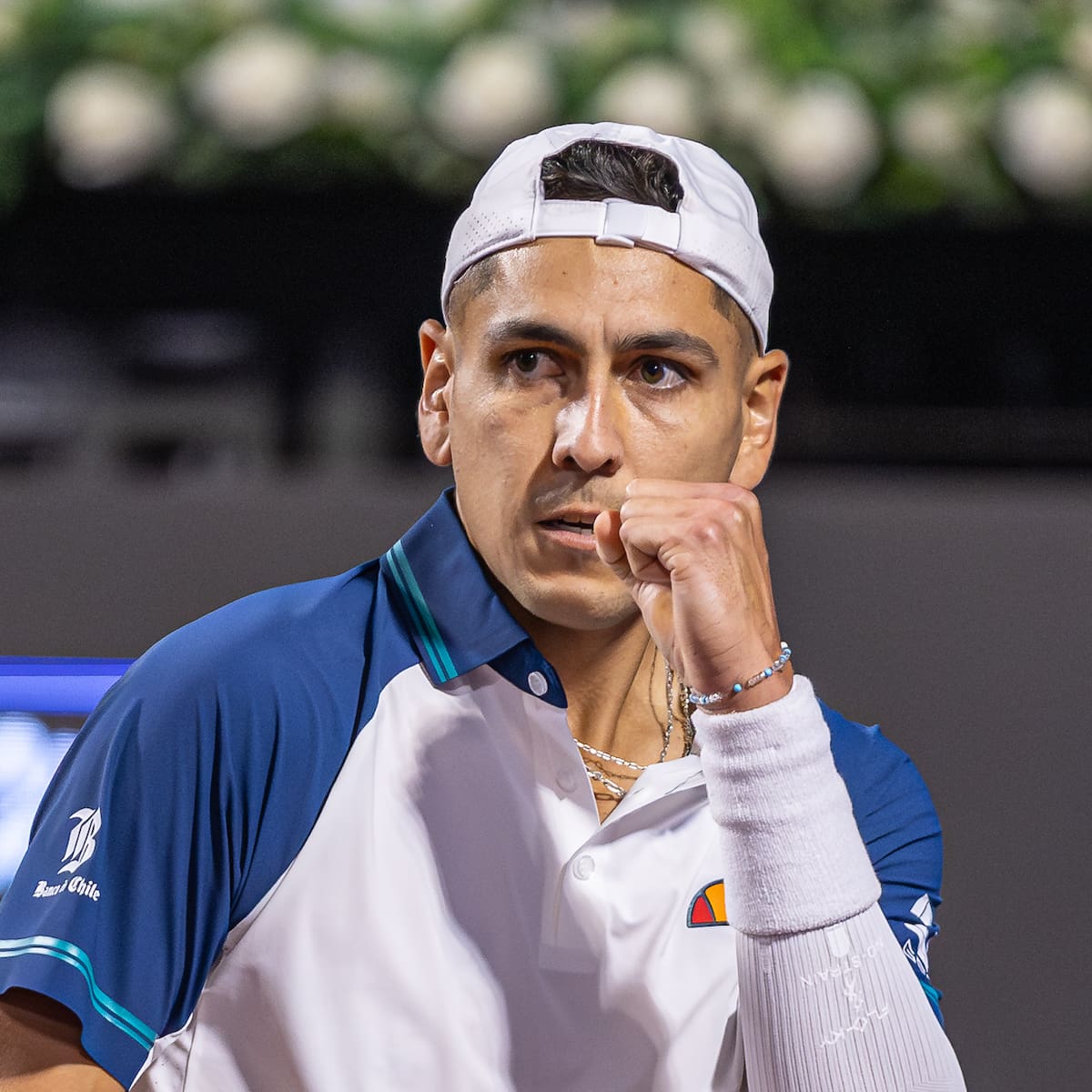 Alejandro Tabilo imparable en Roland Garros: derrota al local Kouamé y alcanza la cuarta ronda