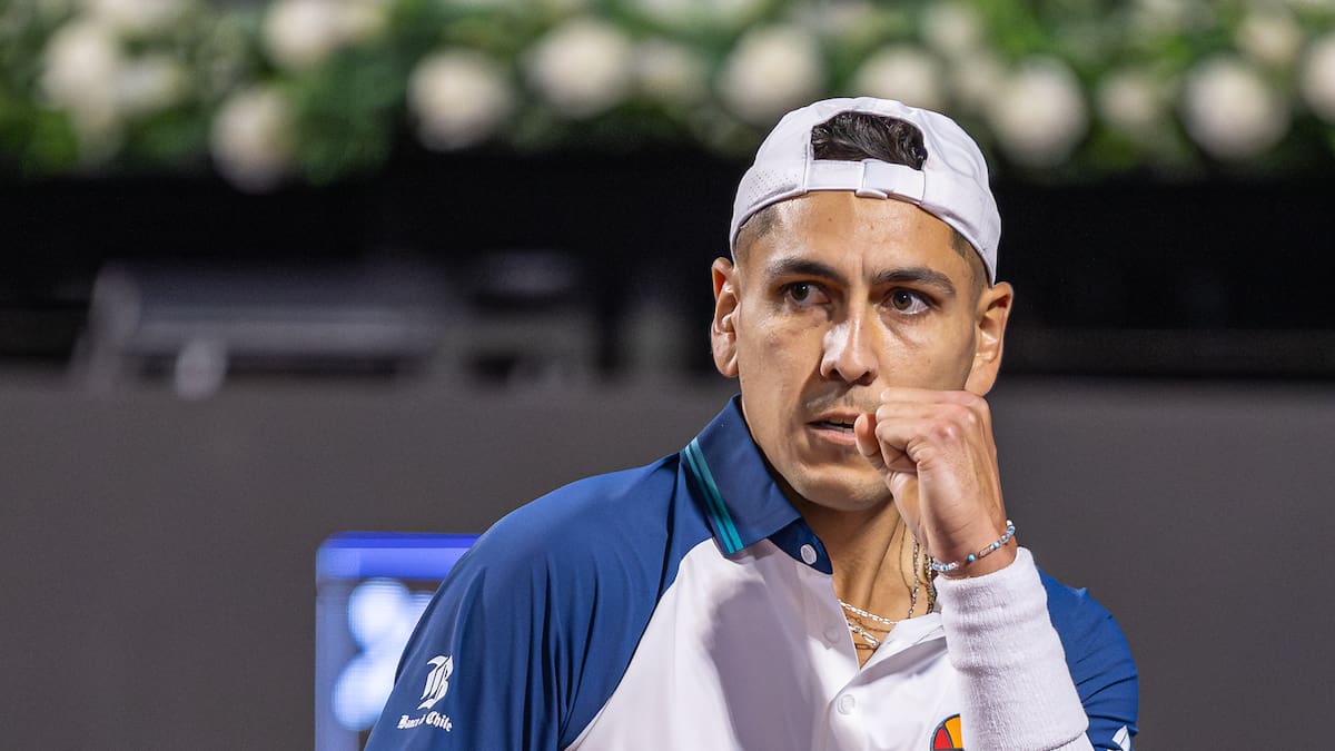 Alejandro Tabilo imparable en Roland Garros: derrota al local Kouamé y alcanza la cuarta ronda