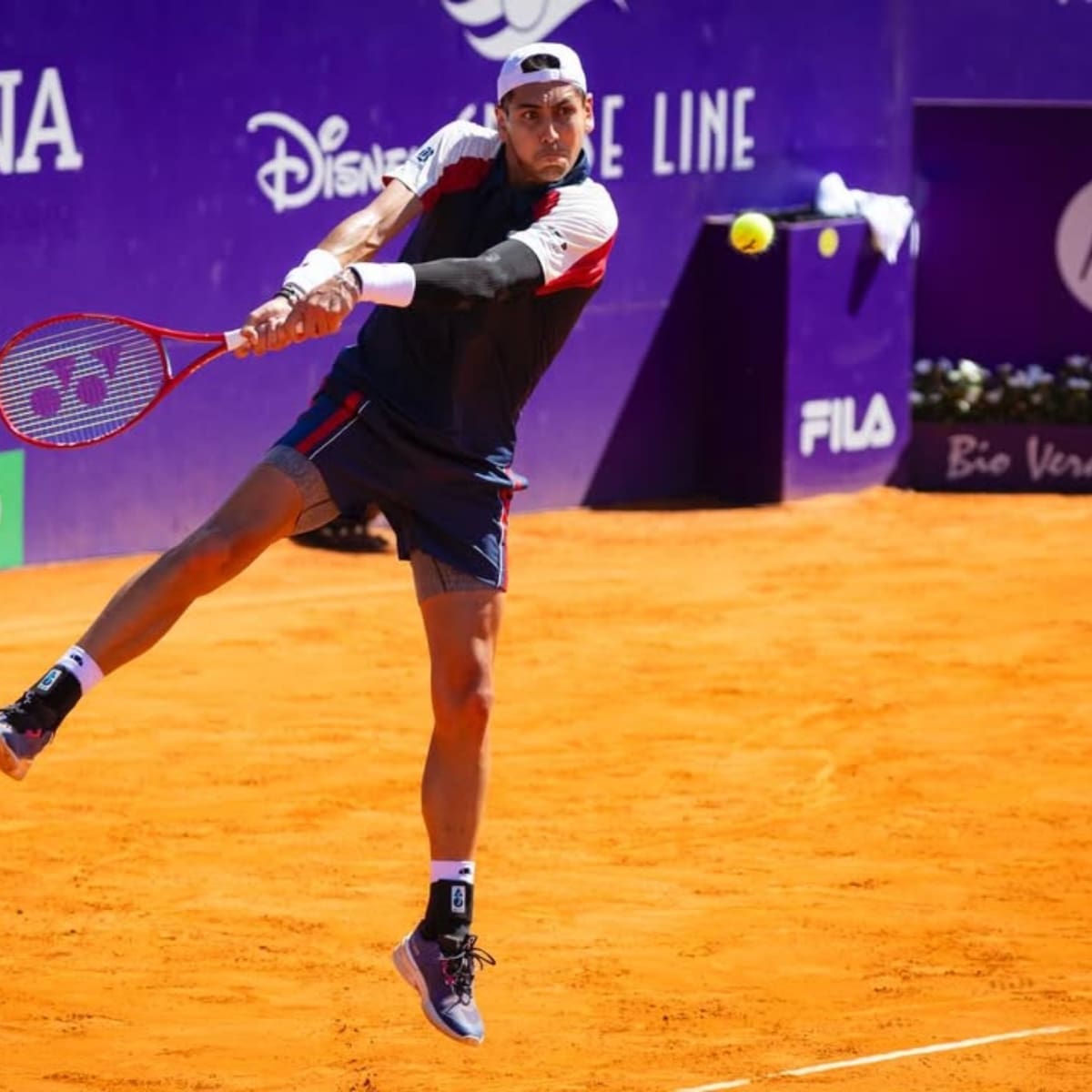 Alejandro Tabilo saca adelante una lucha extrema y está en semifinales de Valencia