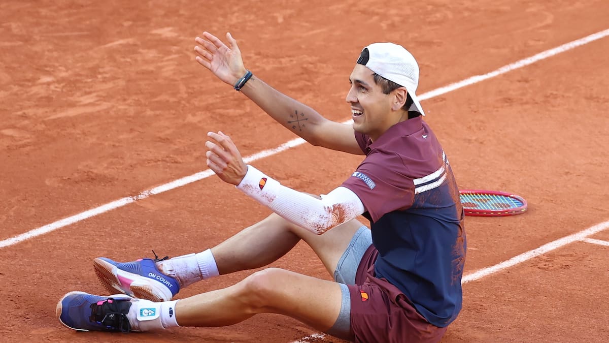 Alejandro Tabilo sigue en llamas en Roland Garros y sorprende avanzando una nueva ronda