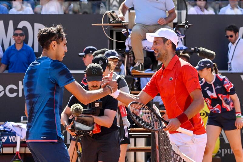 Alejandro Tabilo obtuvo el mejor triunfo de su carrera hace un mes, en el Masters 1000 de Roma ante Novak Djokovic. (Foto: EFE)