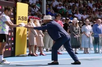 VIDEO | Con ritual Maorí: así fue la ceremonia de premiación de Alejandro Tabilo en el ATP de Auckland