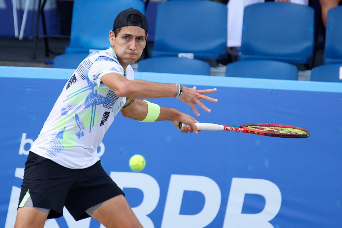 Alejandro Tabilo no pudo triunfar en su estreno en Melbourne y se fue en primera ronda del Australian Open. Foto: CBT