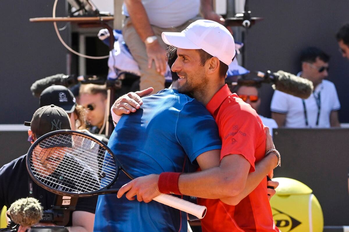 Alejandro Tabilo junto a Novak Djokovic en el Masters 1000 de Roma.