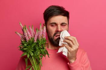 ¿Cómo reconocer y prevenir la alergia primaveral?