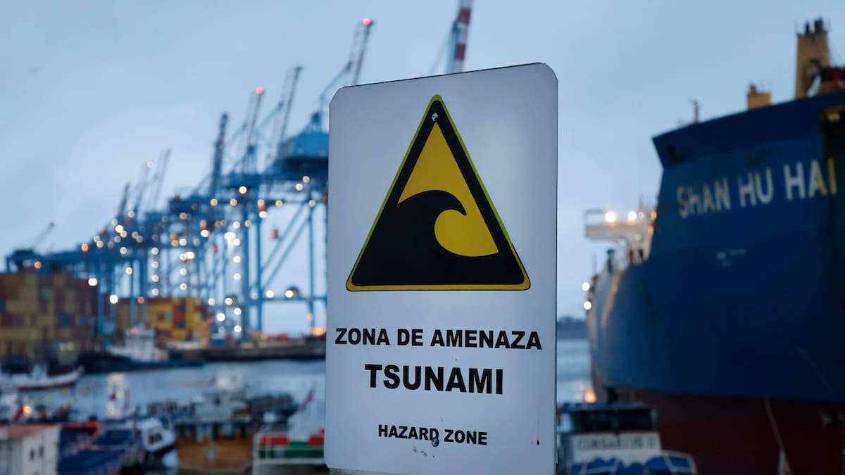 Tras alerta roja por tsunami: Estos son los horarios de evacuación en las diferentes regiones de Chile