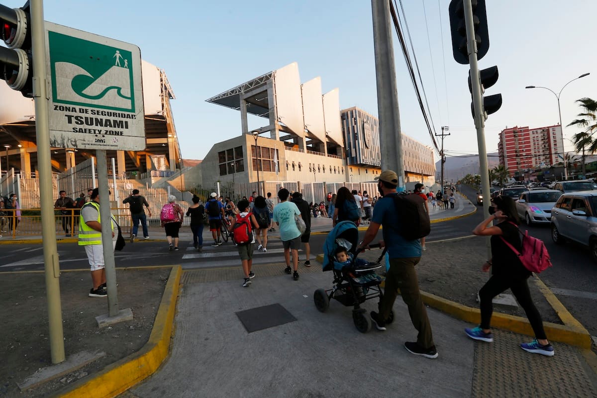 Toda la costa del país se encuentra con la medida vigente, tras ser declarada por el SHOA.