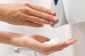 ISP retira del mercado jabón que se usa en centros de salud