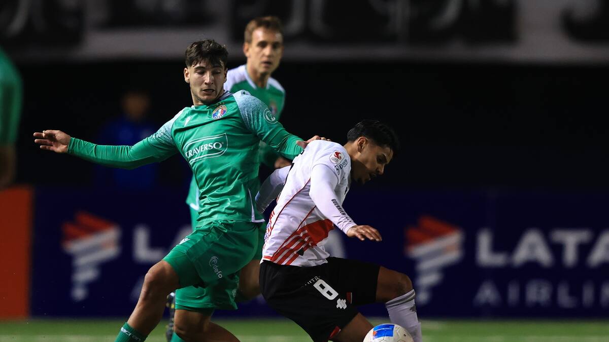 Delantero chileno cruza la cordillera y ficha por vigente campeón argentino: jugará la Copa Libertadores