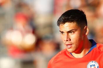 Pese a ser sondeado por la U Alex Ibacache fichó en Curicó Unido