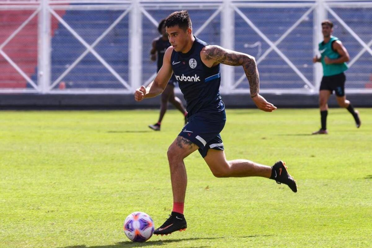 San Lorenzo de Almagro buscaría finiquitar al lateral chileno Álex Ibacache.