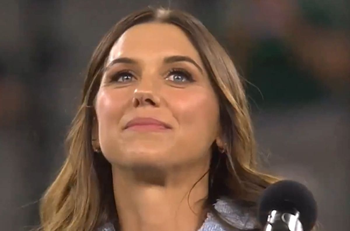 Leyenda inmortal: ovación de pie para retirar la mítica camiseta de Alex Morgan