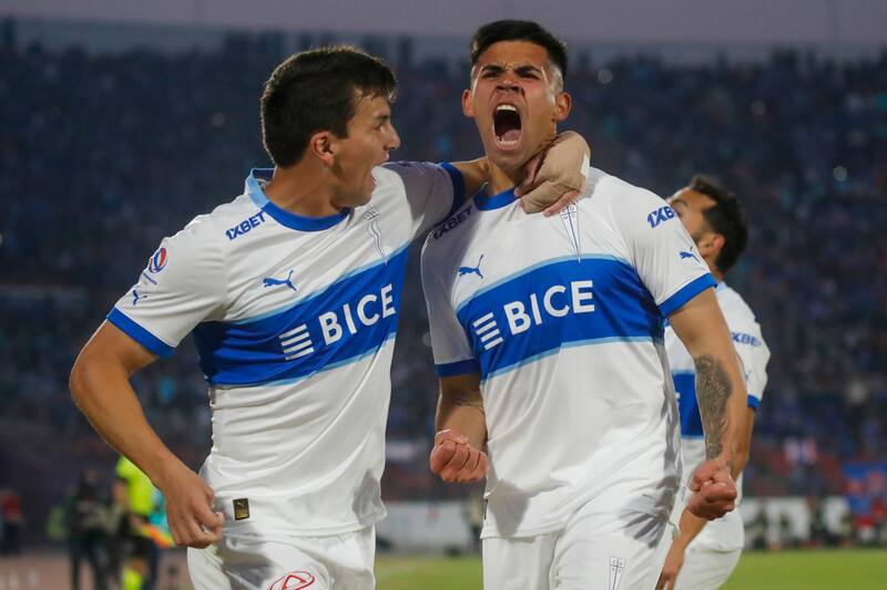Alexander Aravena puede haber jugado su último partido con Universidad Católica. Foto: Agencia Aton.