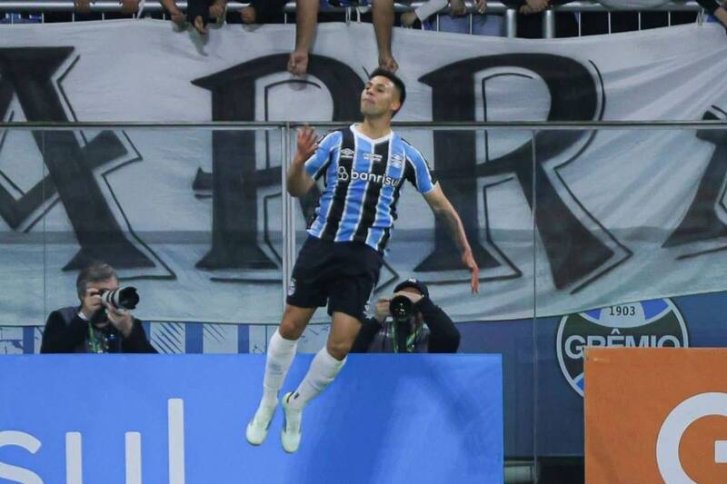 marcó nuevamente en Brasil. Segunda jornada consecutiva en que el Monito brilla en Gremio. Foto: Trivela.
