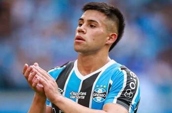 DT de Alexander Aravena entrega cuestionable respuesta por no usarlo en magro empate de Gremio