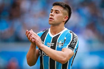 Alexander Aravena empieza a buscar club: Gremio estudia millonaria oferta que llegó desde México