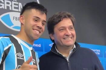 Difícil panorama: la razón por la que Alexander Aravena todavía no debuta en Gremio