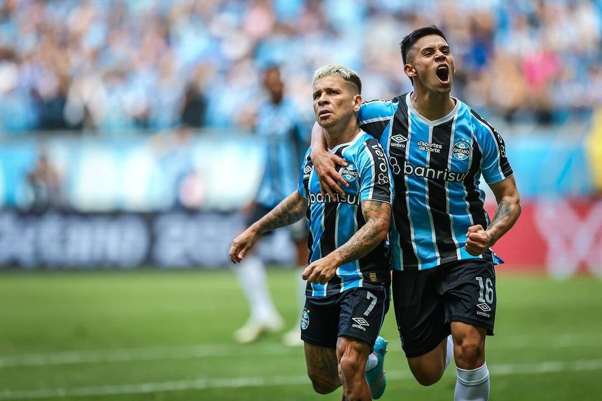 Alexander Aravena lleva 12 presencias y dos goles con Gremio de Porto Alegre. Foto: @alexander_a9