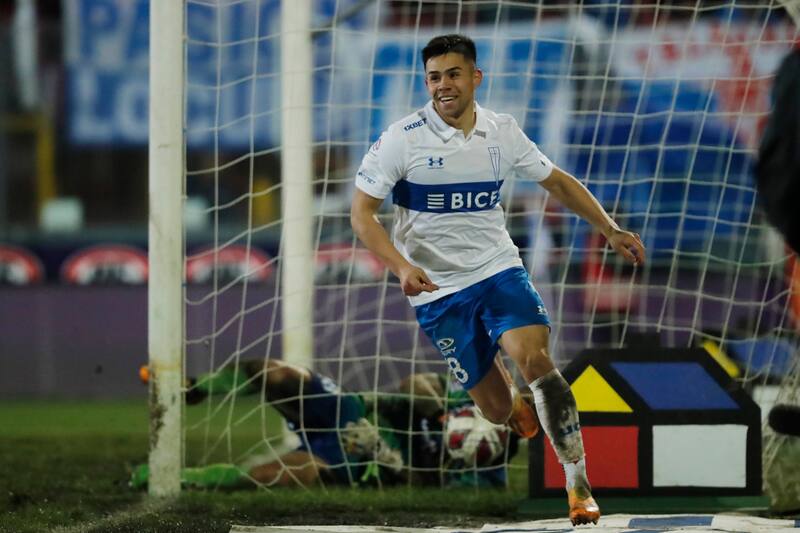 Alexander Aravena celebrando un gol. (Foto: Agencia Aton)