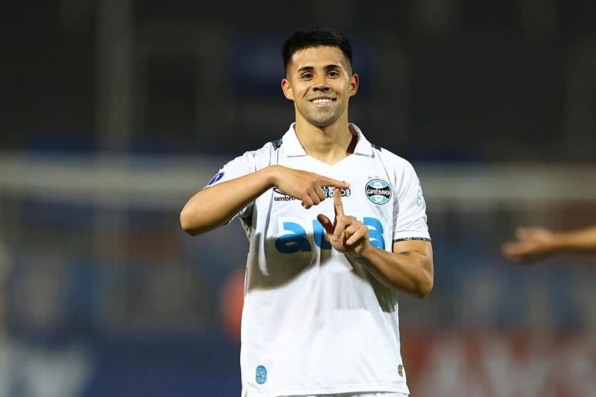 sufrió un edema muscular, una lesión bastante menos severa de lo que se preveía. Foto: Instagram Gremio