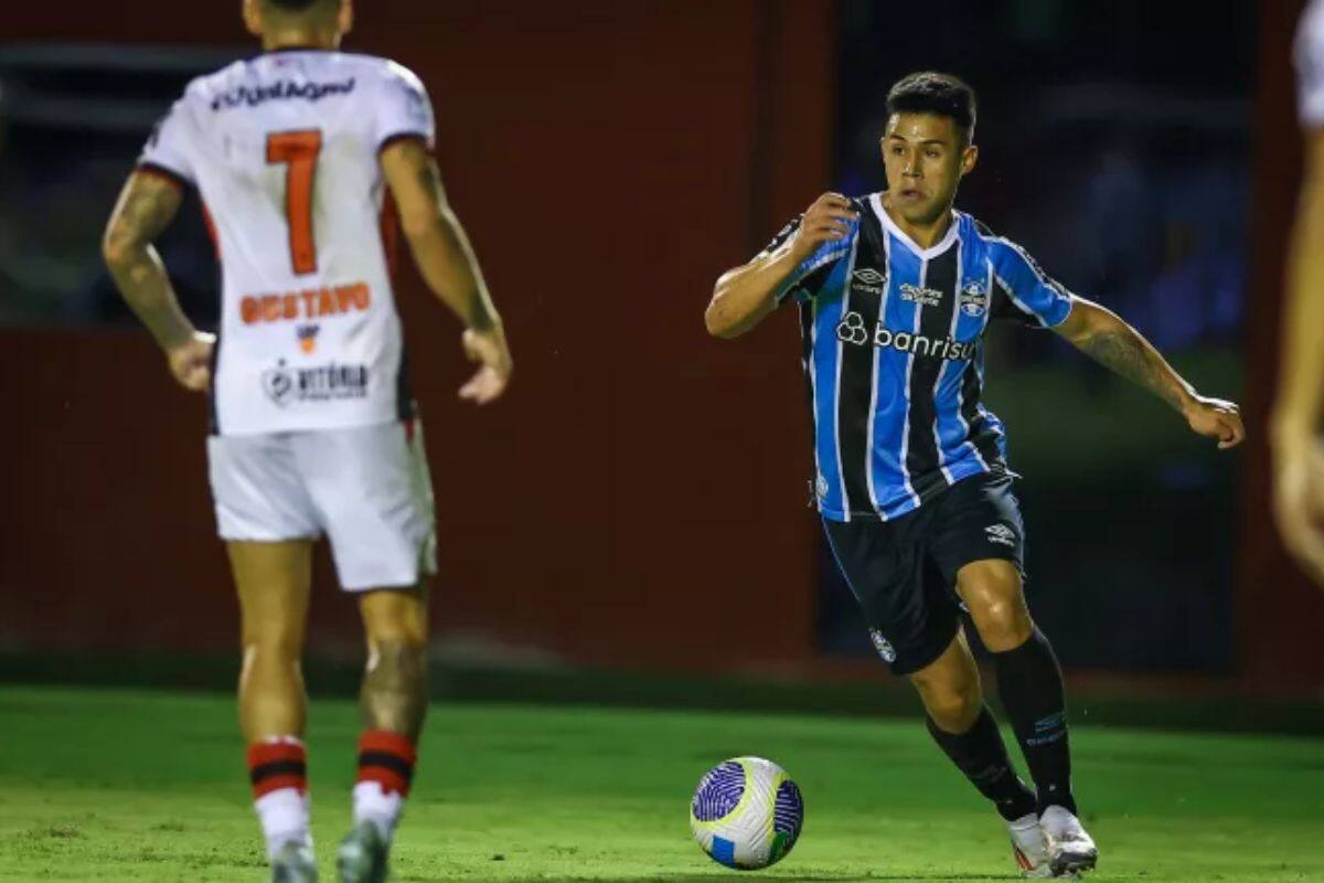 El ariete de Gremio se recuperó de la lesión y podrá ser considerado por Gareca para la doble fecha contra Paraguay y Ecuador. Foto: Gremio.