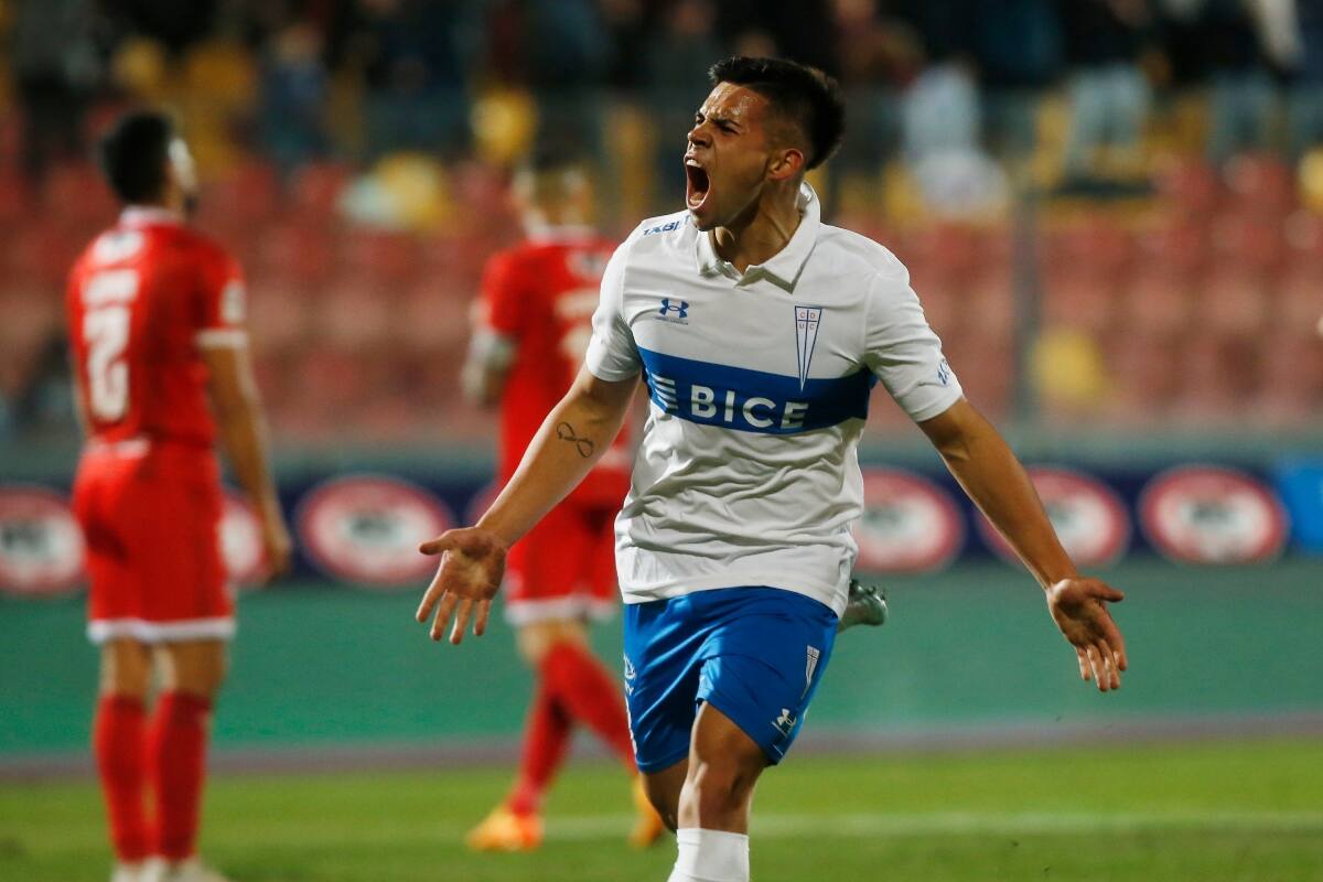 Alexander Aravena, delantero de la UC Foto: Agencia Aton.