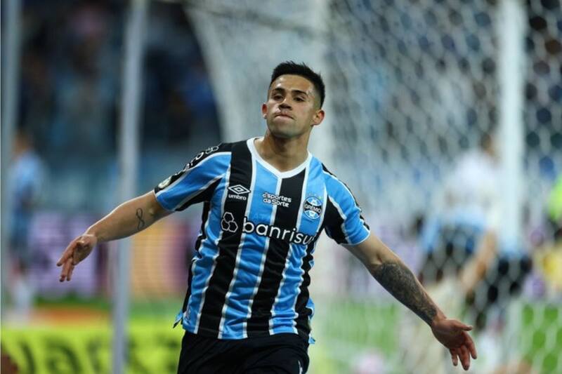 Alexander Aravena sigue sumando elogios en Gremio de Porto Alegre. Foto: Gremio.