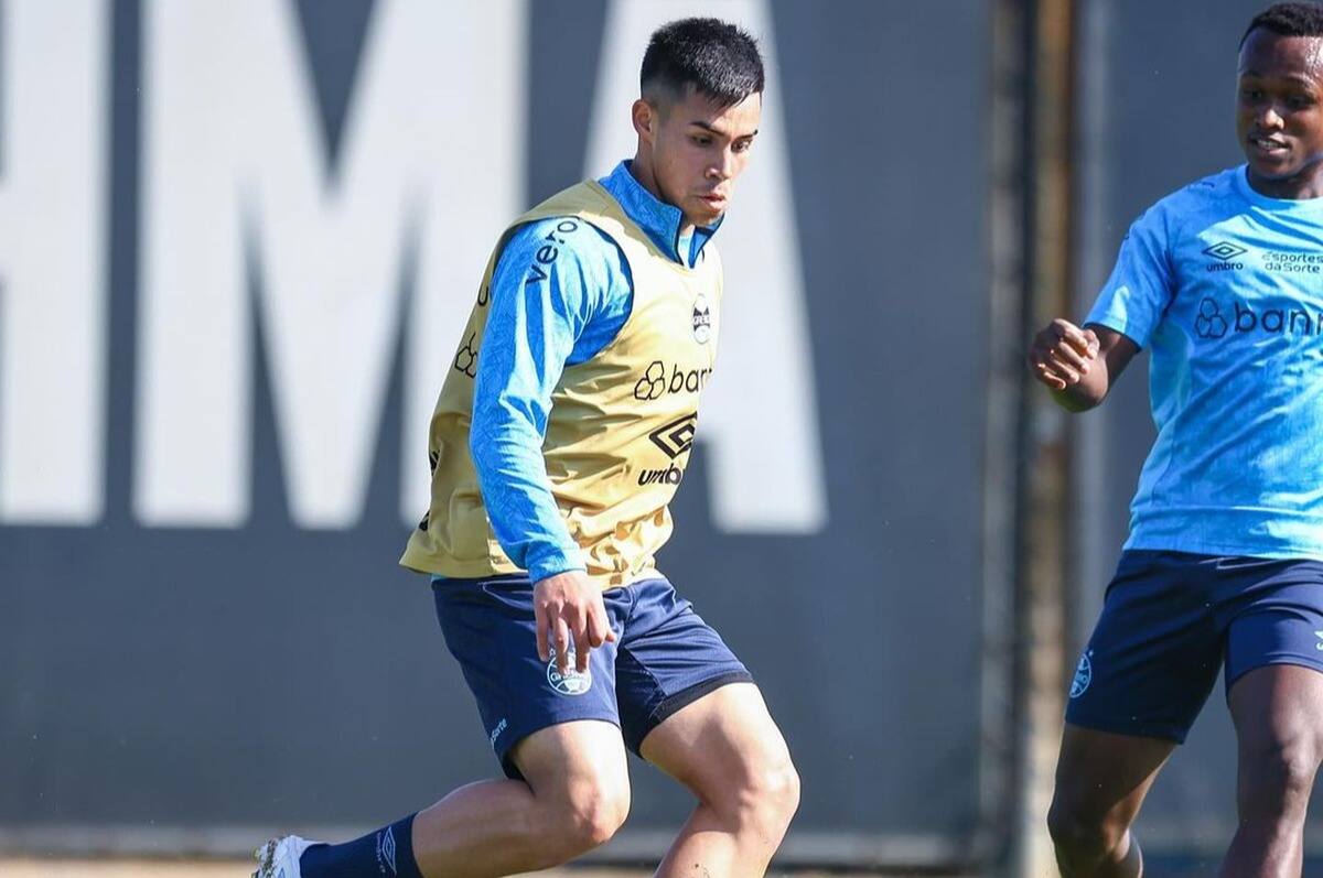 . El delantero chileno podría abandonar Gremio este 2026. Foto: Gremio en Instagram.