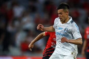 Leyenda de Argentina apunta a ser el nuevo DT de Alexander Aravena