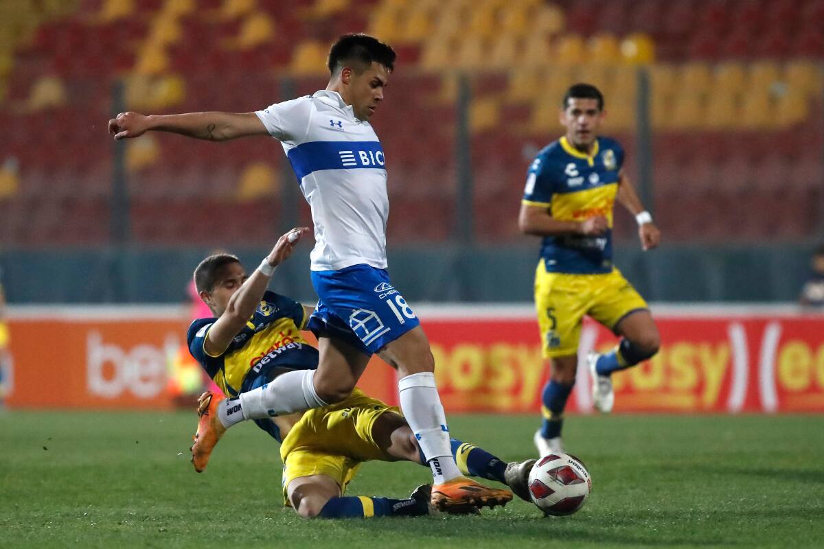 Alexander Aravena, atacante de los "Cruzados". Foto: Agencia Aton.