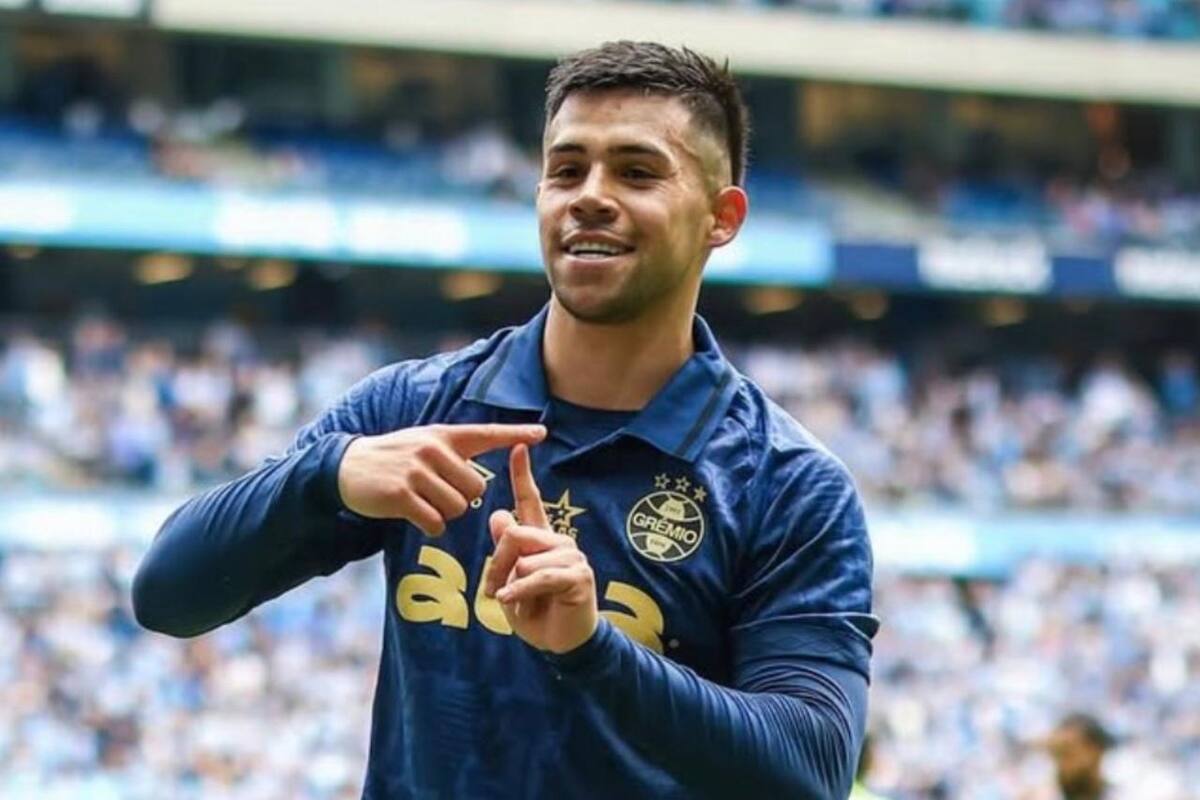 El delantero de Gremio fue vinculado como un posible fichaje de Colo Colo. Foto: Alexander Aravena en Instagram.