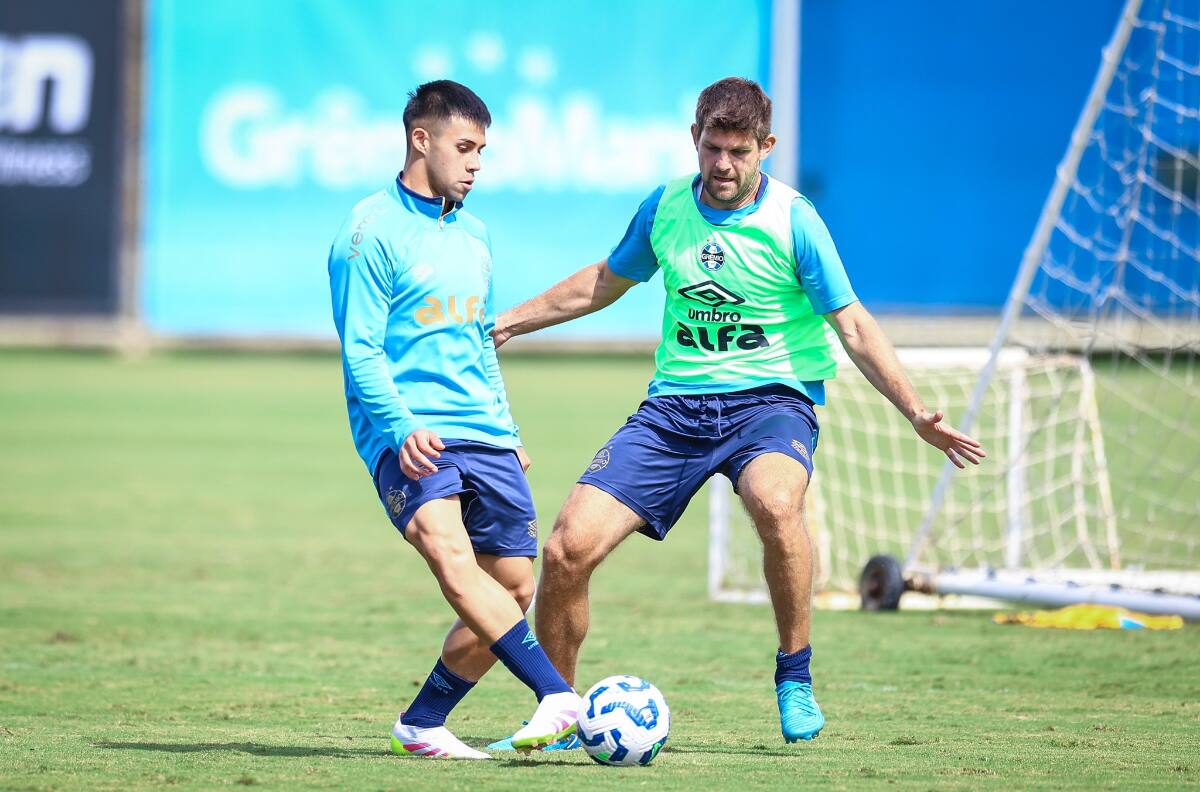 DT que llevó a Jorge Valdivia a su mejor nivel podría ser clave en la carrera de otro seleccionado chileno