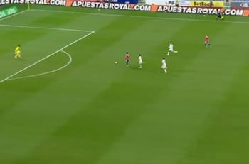 VIDEO | El increíble mano a mano que desperdició Alexander Aravena en el Chile vs. Perú