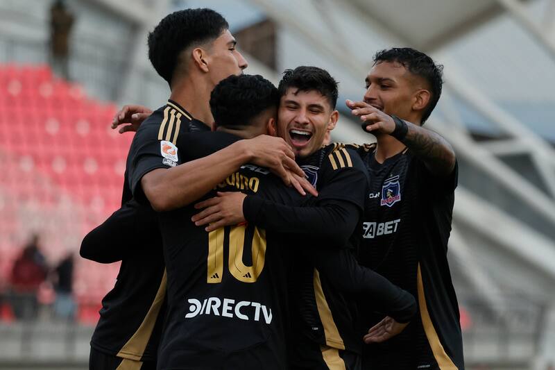 celebrando su gol en Colo Colo. Foto: Aton