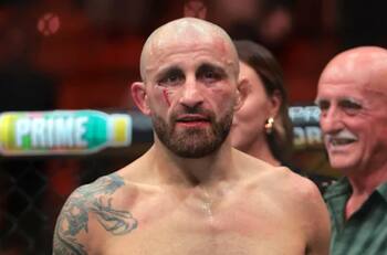 Las secuelas del campeón: Alexander Volkanovski sufrió severas lesiones oculares y se rompió la mano