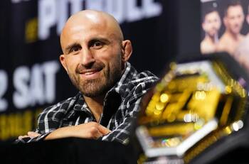 Dejó el rugby por la UFC, es viral en Tiktok y quiere el cinturón de Topuria: la vida de Alexander Volkanovski