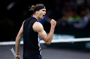 VIDEO | Zverev superó a Tsitsipas y quedó a un triunfo de ser el nuevo número 2 del ranking ATP