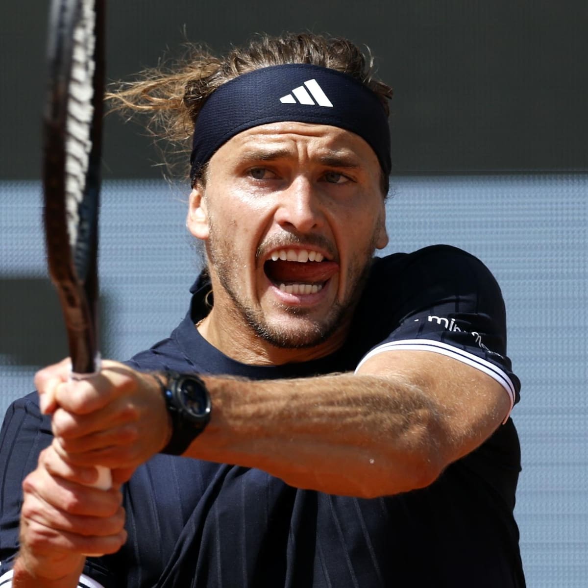 ¡No podía ser sencillo! Alexander Zverev por fin salda su deuda y gana el título de Roland Garros