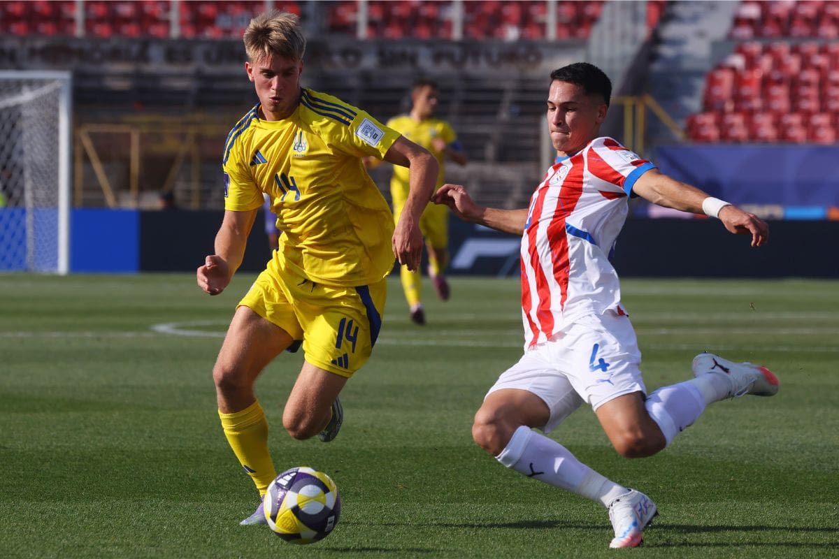 El paraguayo enfrentando a Ucrania, en el Estadio Nacional.