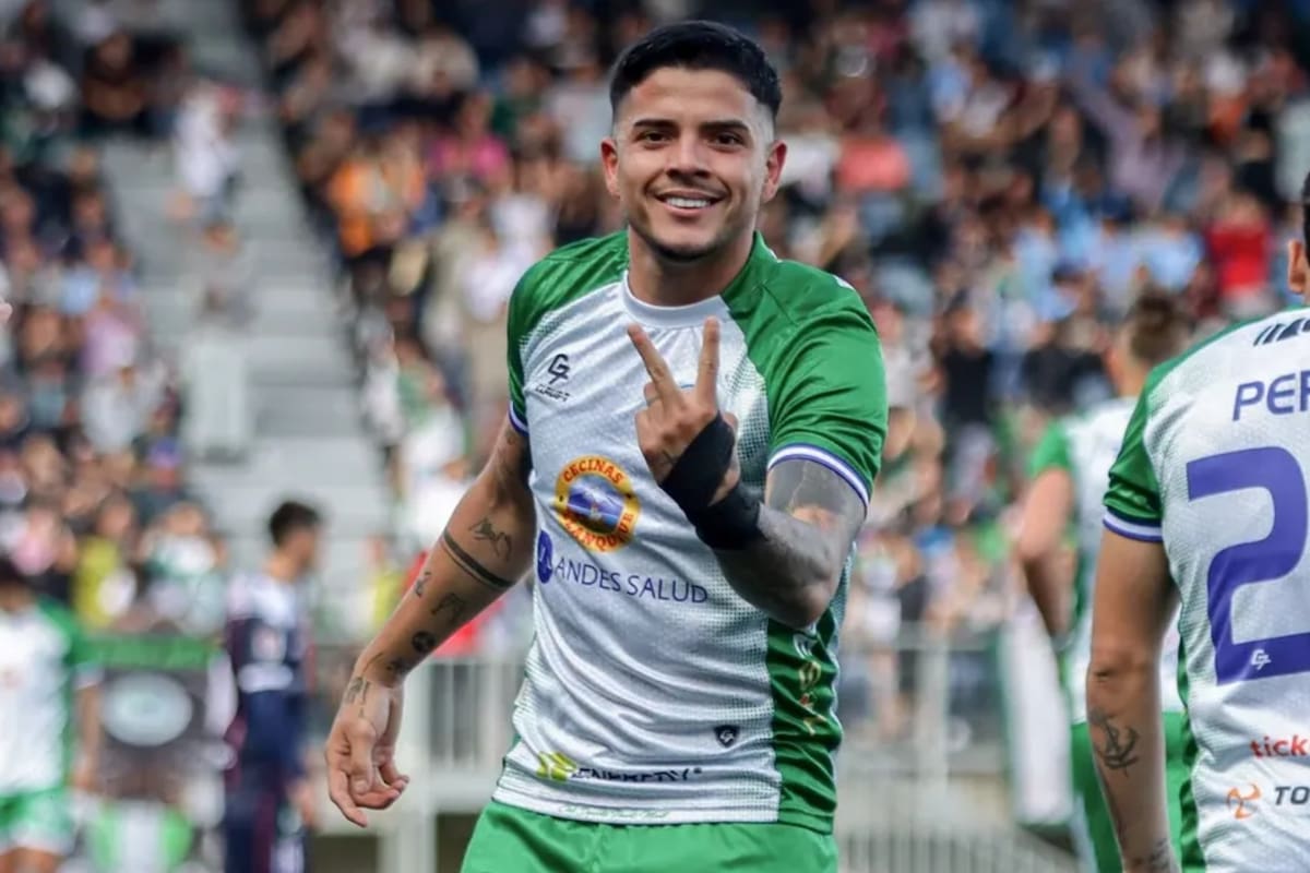 Celebrando su primer gol en la Liga de Ascenso. Foto: @alexissabella40 en Instagram.