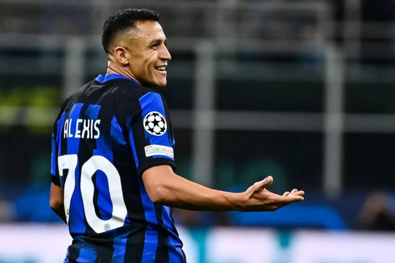dejó un buen recuerdo en el Inter y el mal presente de sus delanteros hace que ya lo extrañen.
