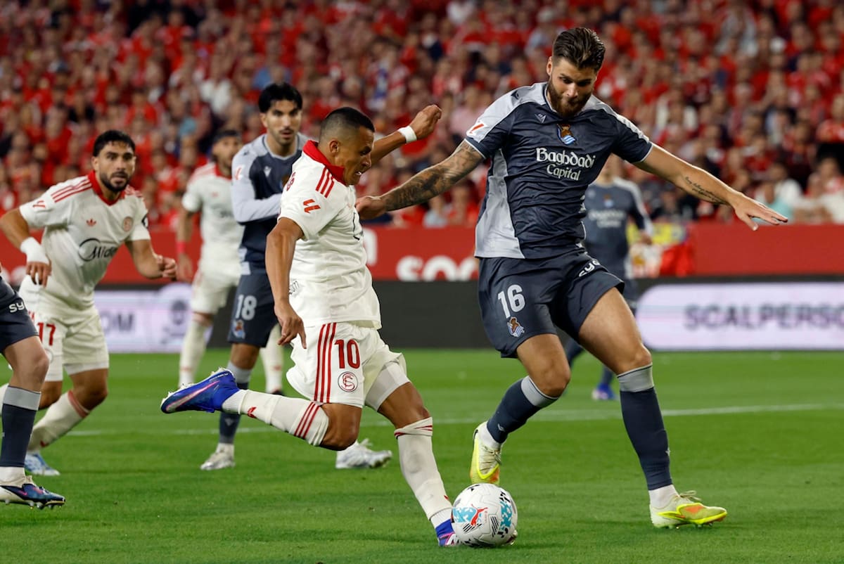Maravilla remata al arco y pone el 1-0 del Sevilla ante la Real Sociedad. Foto: Agencia EFE.