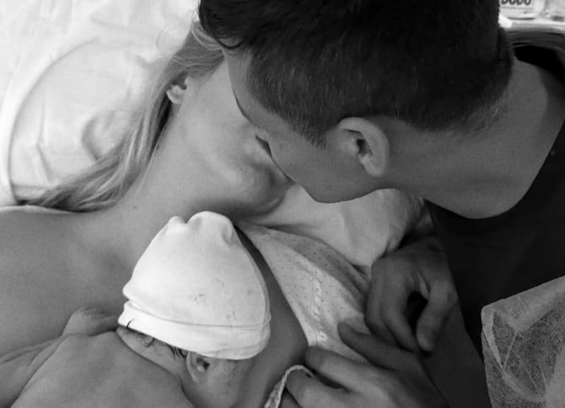 . El Niño Maravilla es oficialmente papá.